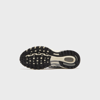 Nike WMNS Air Pegasus 2005 - White / Coconut Milk / Black / Metallic Silver