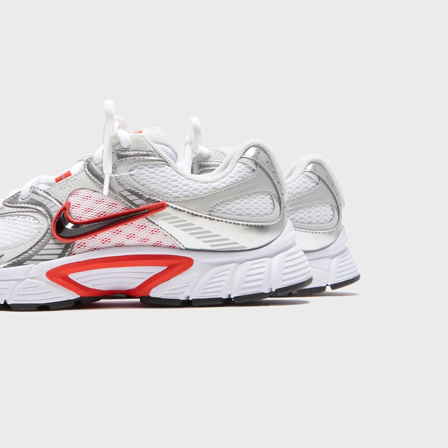 Nike WMNS V5 Rnr - White / Picante Red / Vast Grey / Black