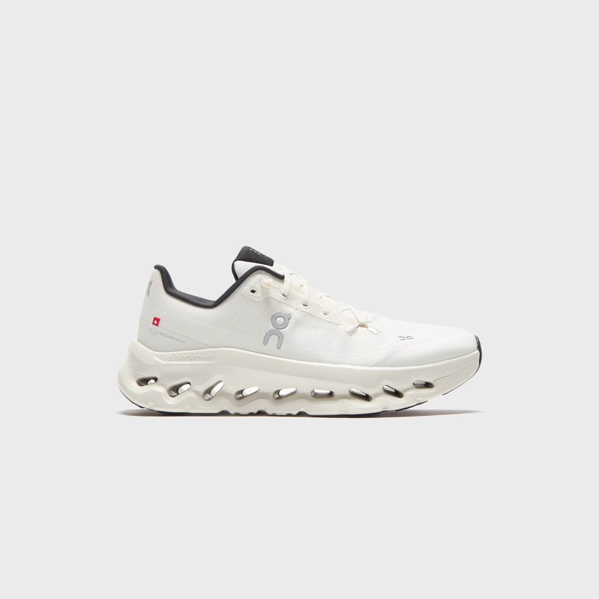 On Running WMNS Cloudtilt - Pearl / Black