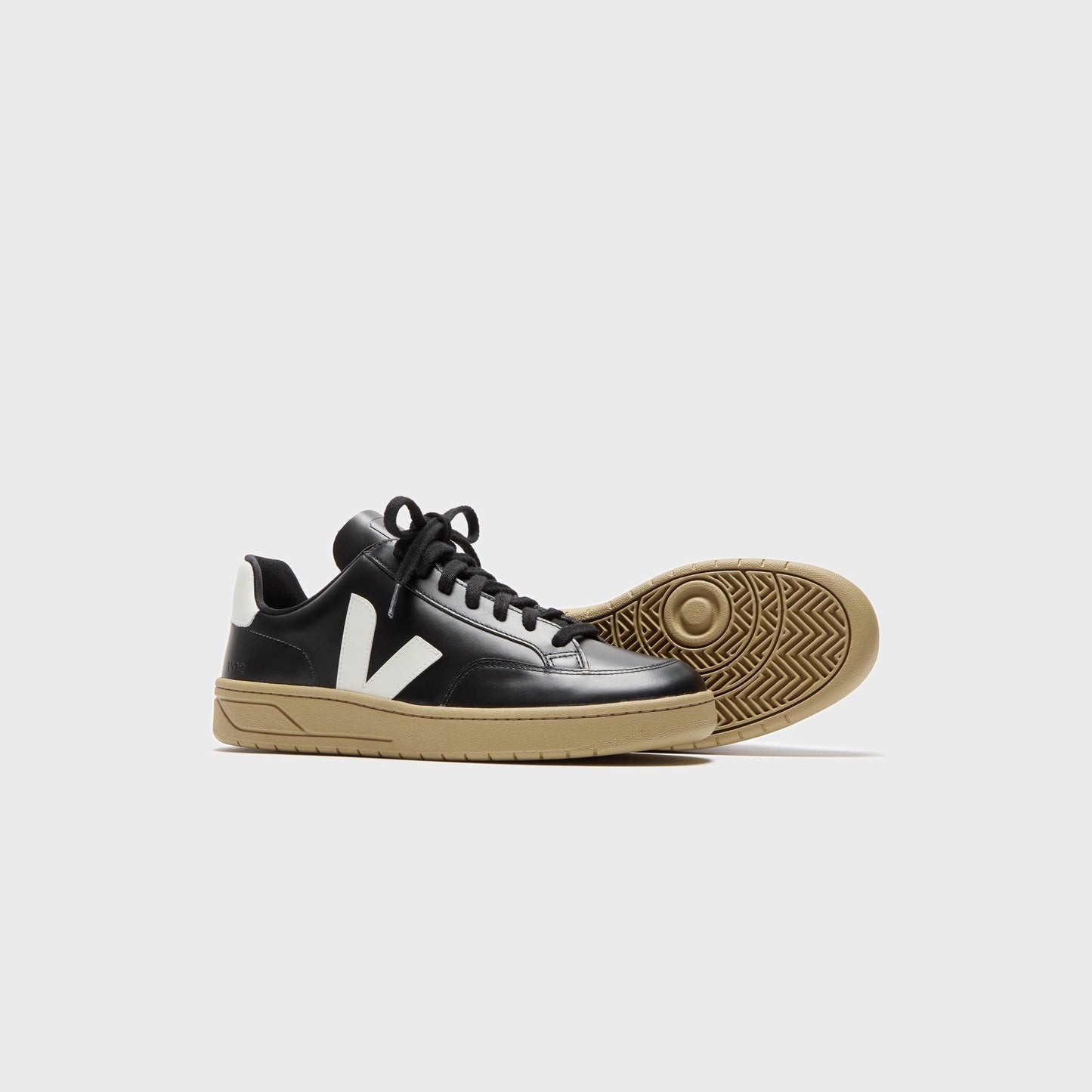 Veja WMNS V-12 - Extra Black / White Dune